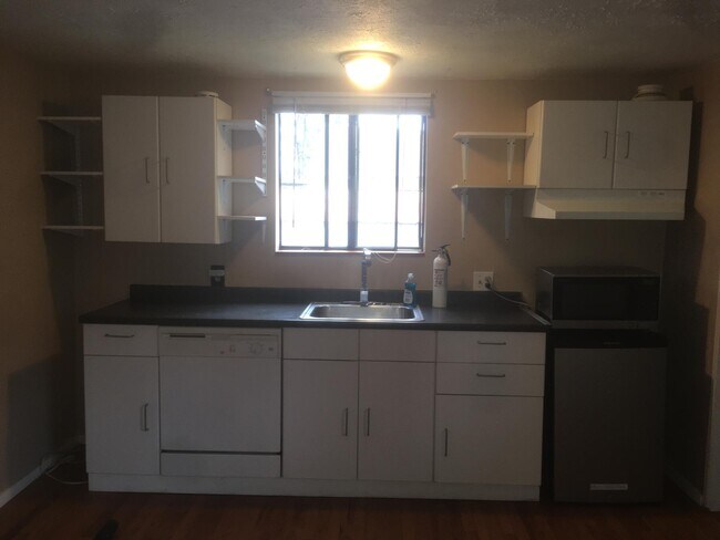 Cozy kitchen - 2814 SE 133rd Ave