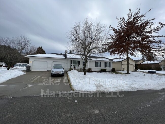 Building Photo - 228 E Ryan Dr