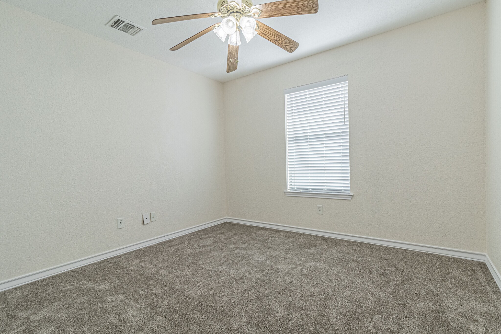 Building Photo - 11427 Creek Eagle