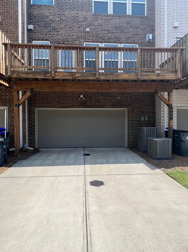 Building Photo - 930 Sunset Park Dr