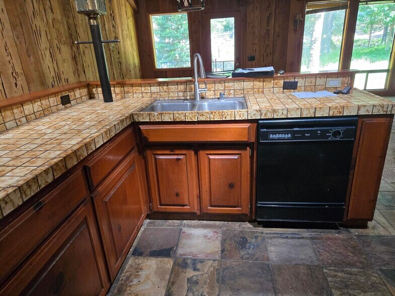 Building Photo - 6297 Silver Ridge Ln
