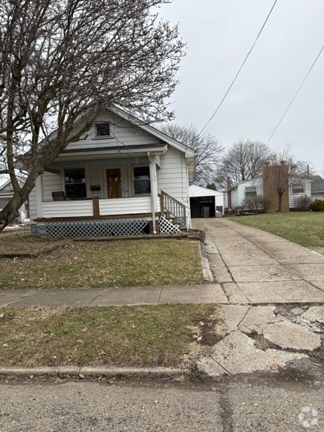 Building Photo - UPPER WEST 3 BEDROOM HOME