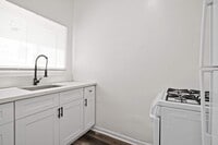 Building Photo - 1318 S Pacific Ave