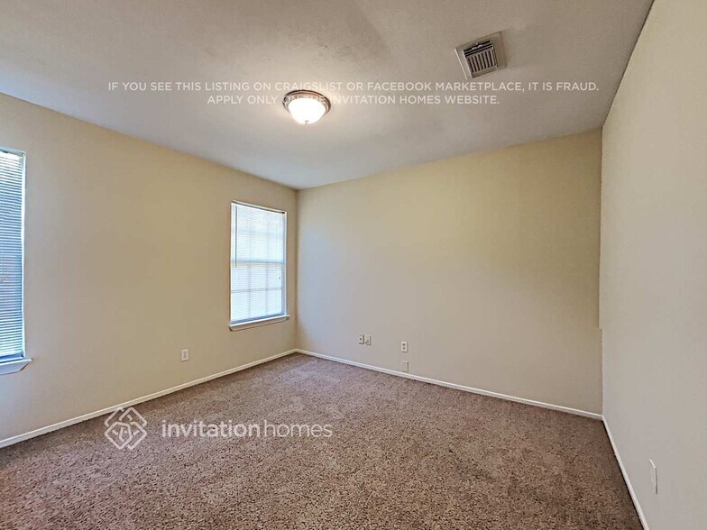 Building Photo - 2022 Oak Shores Dr