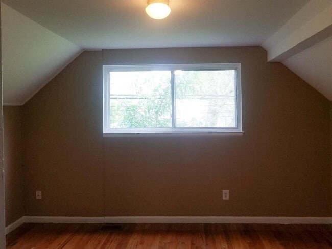 Building Photo - 678 Cayuga St
