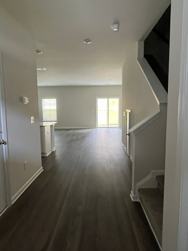 Building Photo - Lexington Townhouse - Call Lexington office for information 803-359-0793