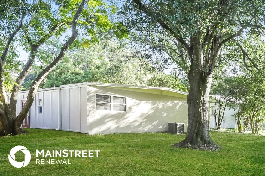 Building Photo - 870 Susan Dr