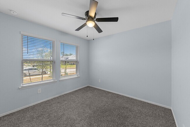Building Photo - 15223 Mayflower St