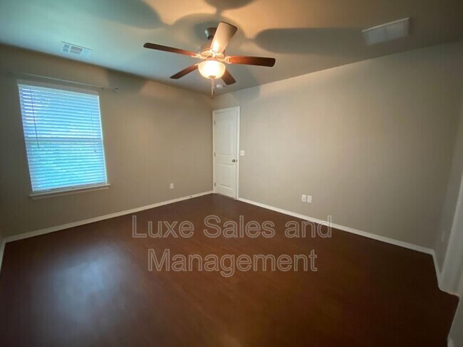 Building Photo - 2116 Buena Vida Ln