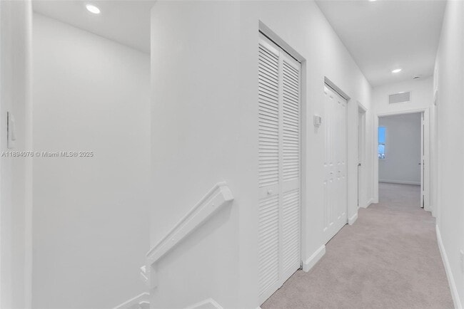 Building Photo - 2522 SE 27th Dr