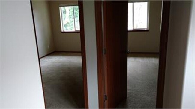 Building Photo - 3 Bedroom 2.5 Bath located in Tumwater