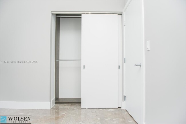 Building Photo - 16385 Biscayne Blvd