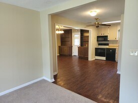 Building Photo - 6067 W Donnagail Dr