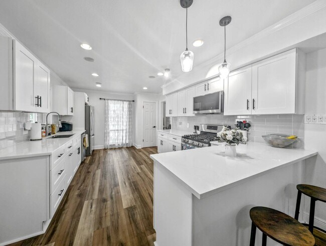 Building Photo - 3404 Lake Lynn Dr
