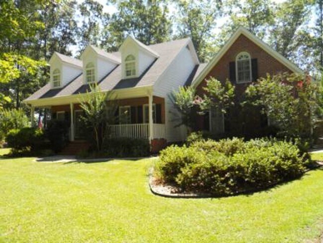 Building Photo - 4 Bedroom House next to Washington Farms