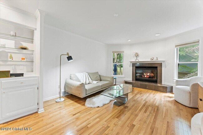 Building Photo - 12 Vallera Rd