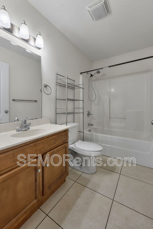 Building Photo - 3 Village Dr