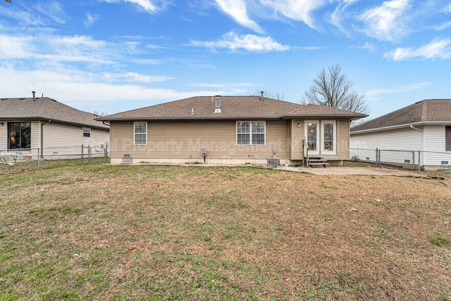 Building Photo - 2671 Cedar Ave