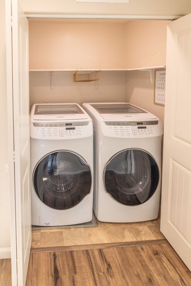 Building Photo - Beautiful two bedroom on Communication Hil...