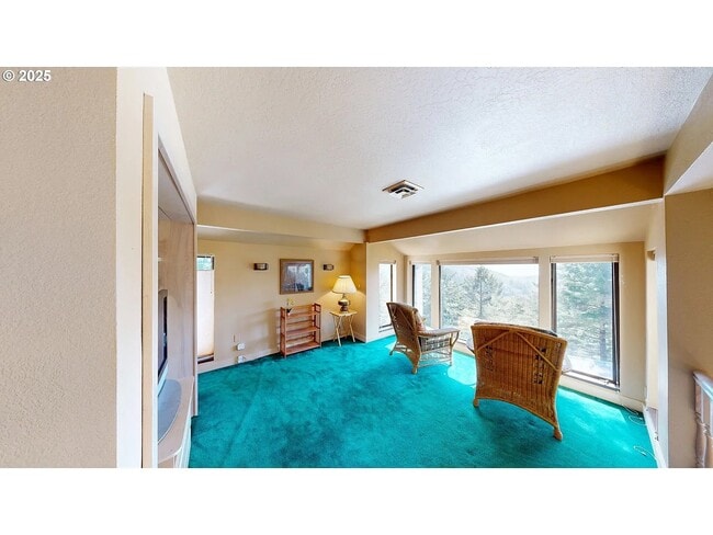 Building Photo - 17265 Mountain Dr