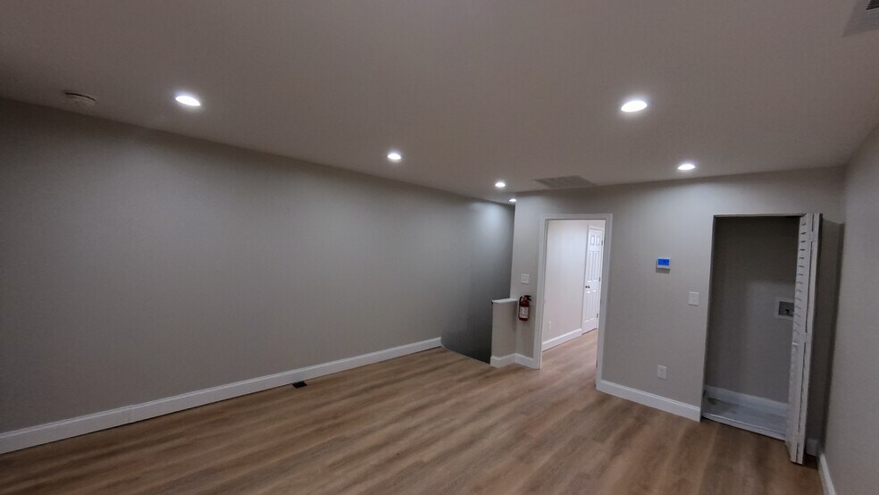 Living Room - 4646 York Rd