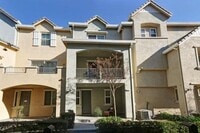 Building Photo - Beautiful Contemporary 3BR/3BA Tri Level Townhouse in the Berryessa Area