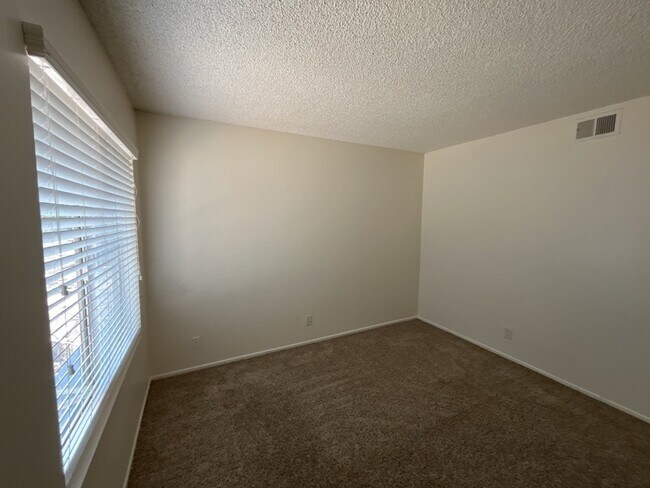 Building Photo - 2722 Kline Cir