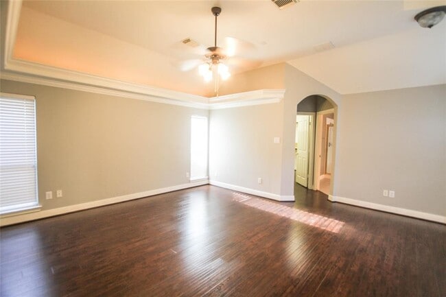 Building Photo - 6006 Briar Hill Ct