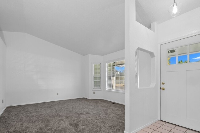Building Photo - Lovely 3 Bedroom 2 Bath, 1350 Square Foot ...