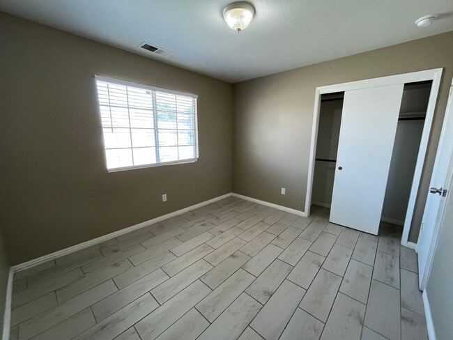 Building Photo - 1435 Cottage Pl