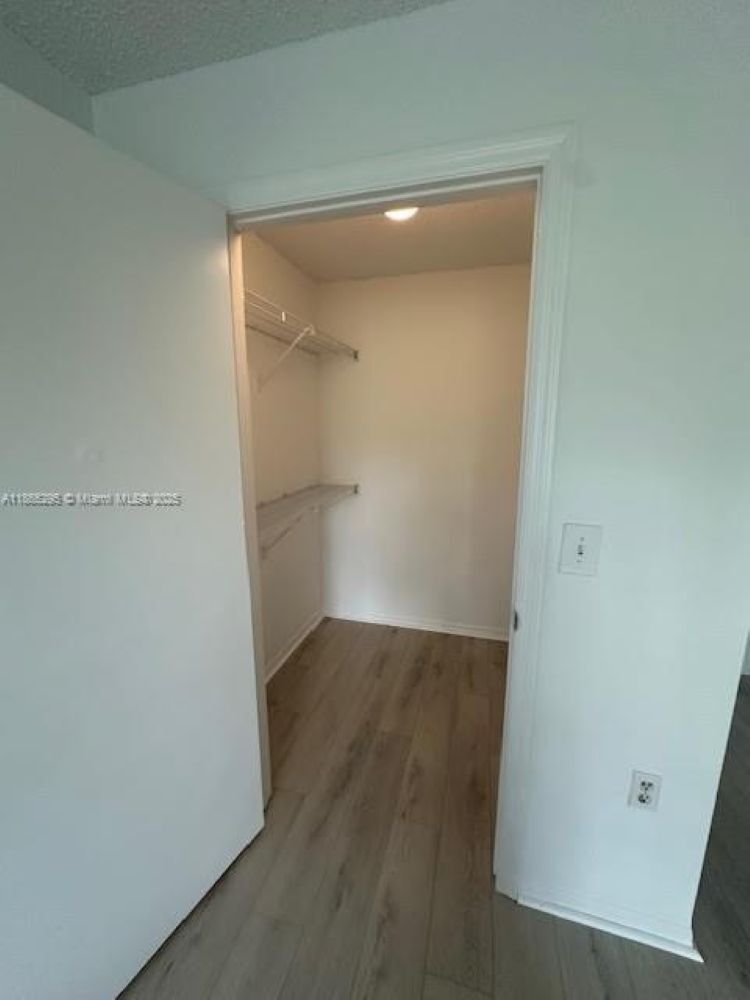 Building Photo - 13060 Vista Isles Dr