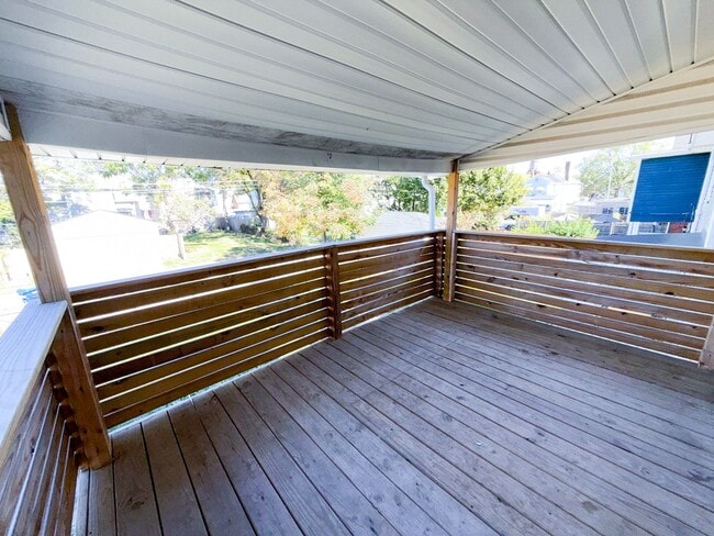 Building Photo - Elegant 3-Bedroom Home with Designer Finishes & Private Backyard!