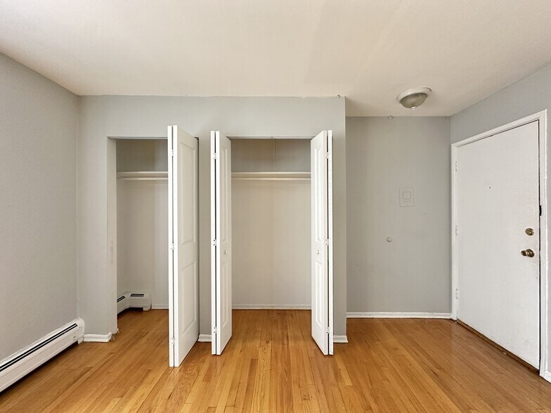 Building Photo - 1515 W Morse Ave