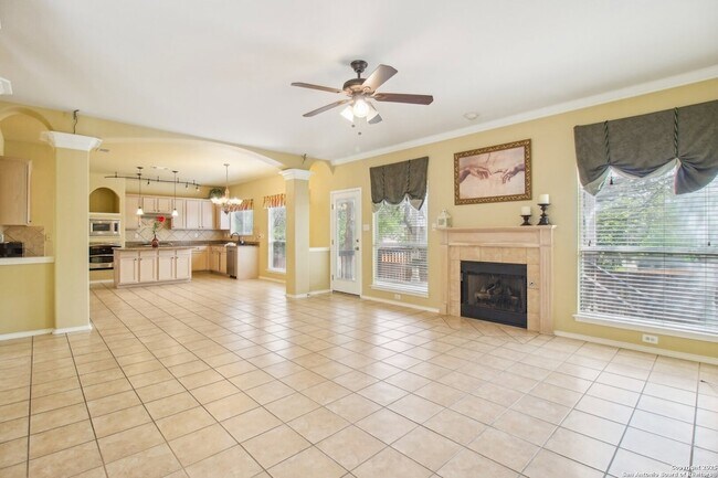 Building Photo - 606 Mesa Ln