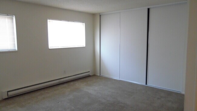 Building Photo - 377 Smithridge Park