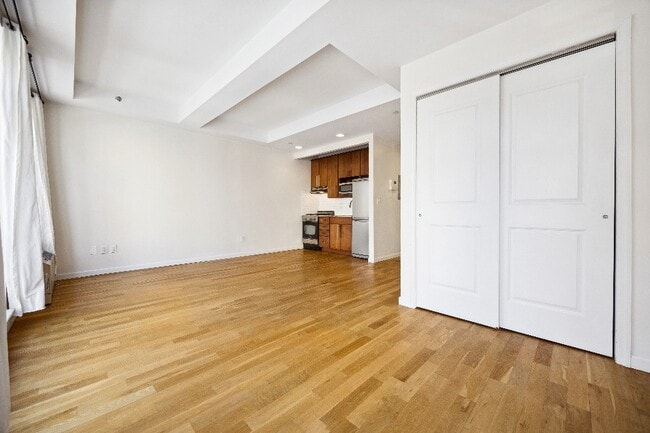 Building Photo - 416 E 117th St