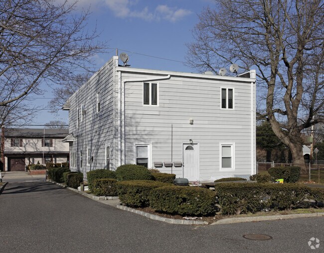 6 Jefferson St 6 Jefferson St East Islip NY 11730 Apartment Finder