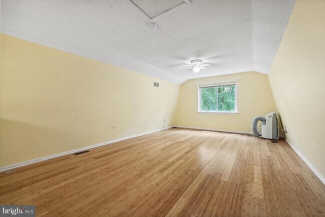 Building Photo - 153 Thoreau Dr