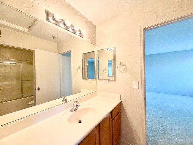 Building Photo - SPACIOUS 3 BEDROOM + LOFT | SILVERSTONE RANCH | GILCREASE ORCHARD VIEWS