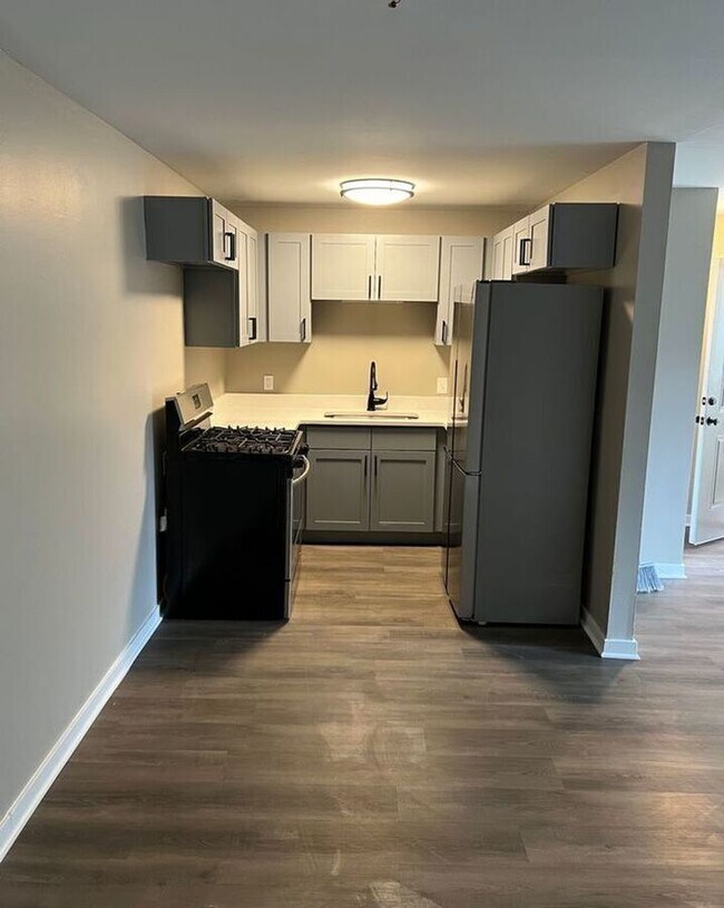 Building Photo - 1600 Light Road