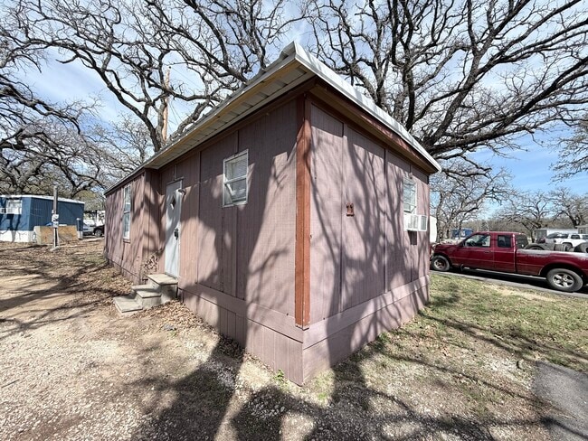 Building Photo - 215 Weeks Rd