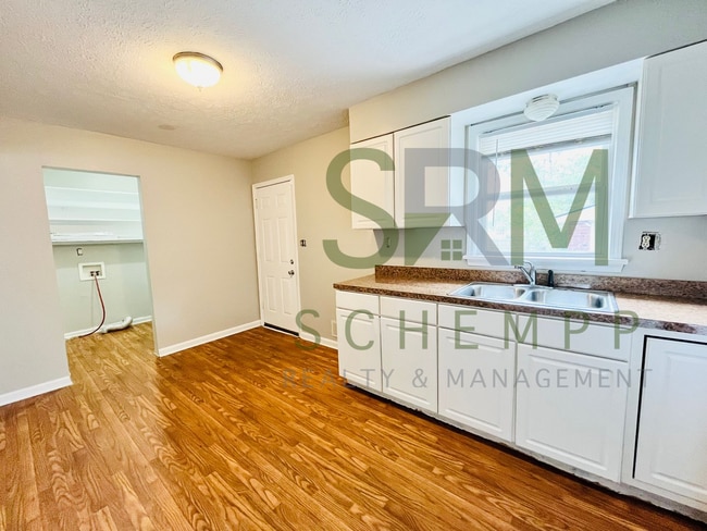 Building Photo - **NOW AVAILABLE** Updated 3BR Ranch in Shively Section 8 Accepted