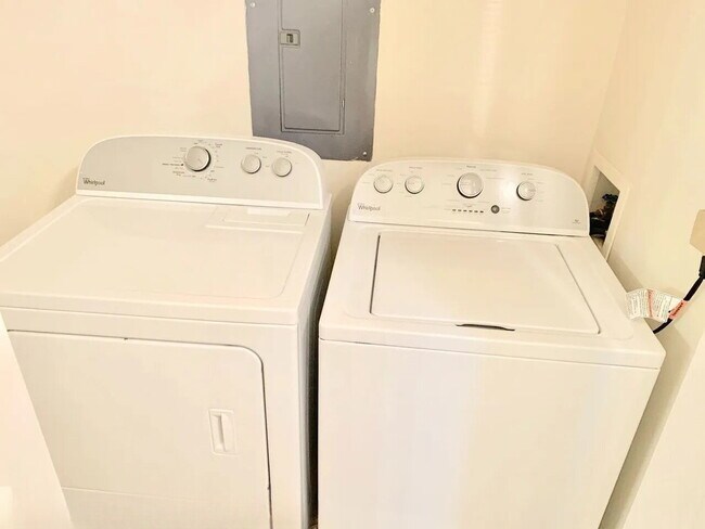 Building Photo - "A Cozy Nashville Home with Great Location and Potential"