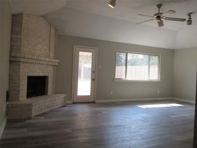 Building Photo - 2506 Portland Dr