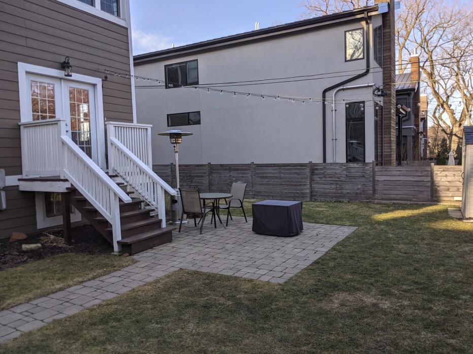 Building Photo - 1121 Leonard Pl