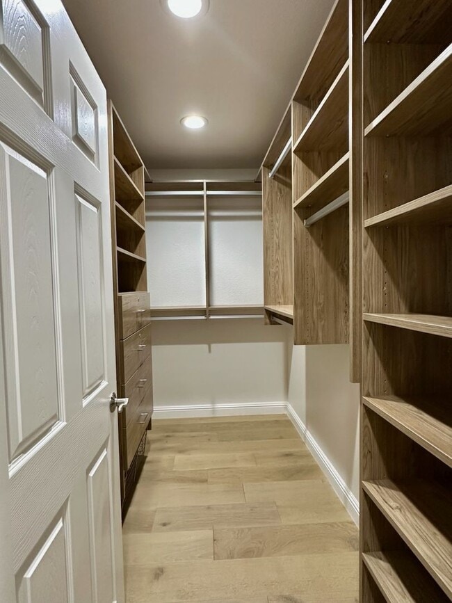 Building Photo - Recently Remodeled Home- Gourmet Kitchen- ...