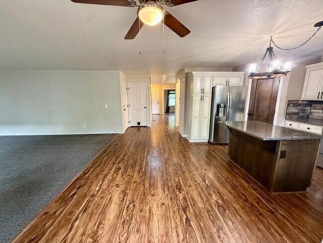 Building Photo - Stunning 4 bedroom/ 2.5 bath home with 2 car Attached Garage in Fort Collins, Colorado