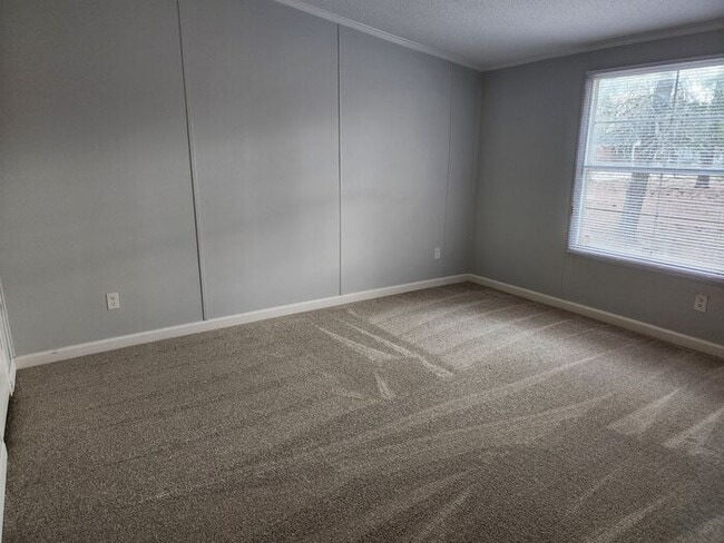Building Photo - 384 McKay Dr