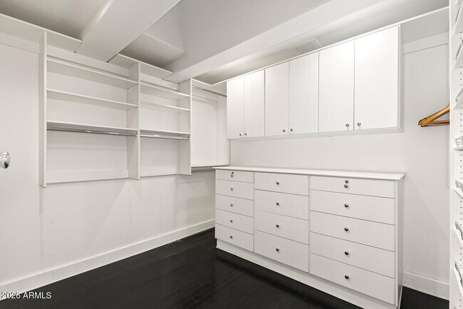 Building Photo - 5400 E Valle Vista Rd