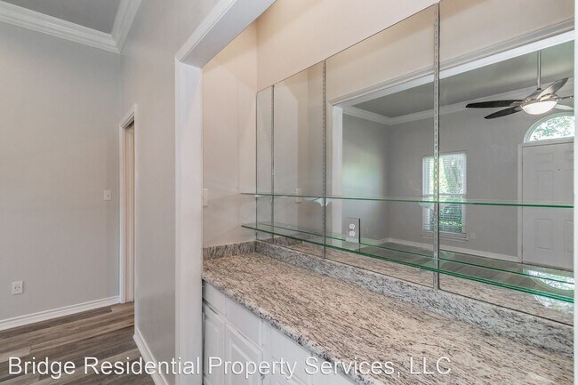 Building Photo - 1 br, 1 bath House - 5023A Birchman Ave.